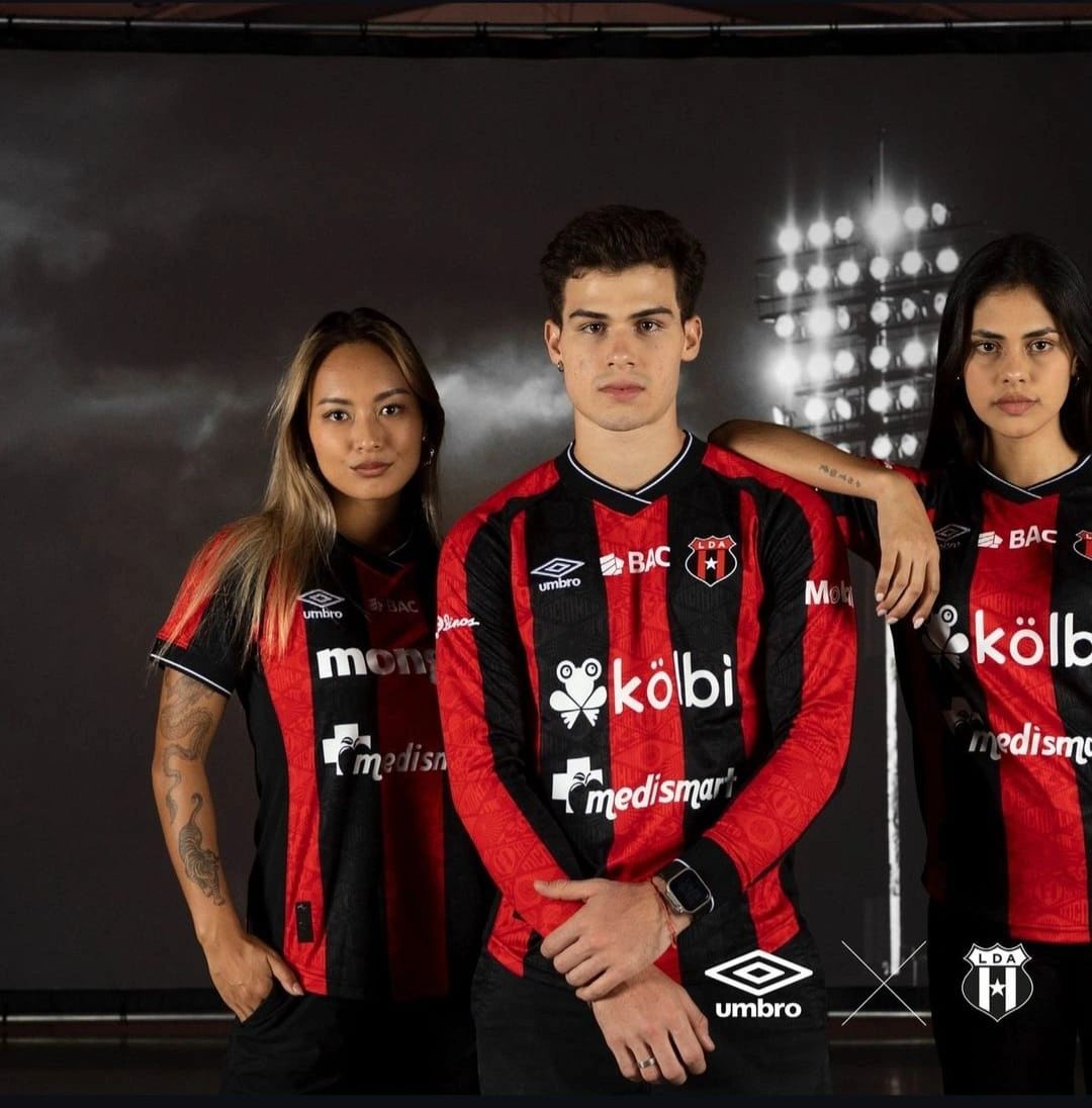 Liga Deportiva Alajuelense presenta sus nuevas camisetas